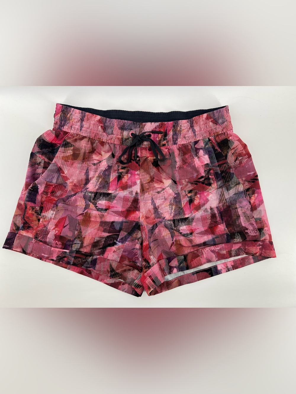 Lululemon Women's Athletica Spring Break Away Shorts Size 8 Sun Dazed Multi Pink